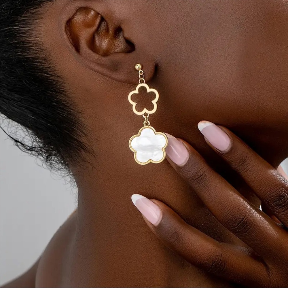 14k Gold Plated Clover Earrings - Picture 2 of 2